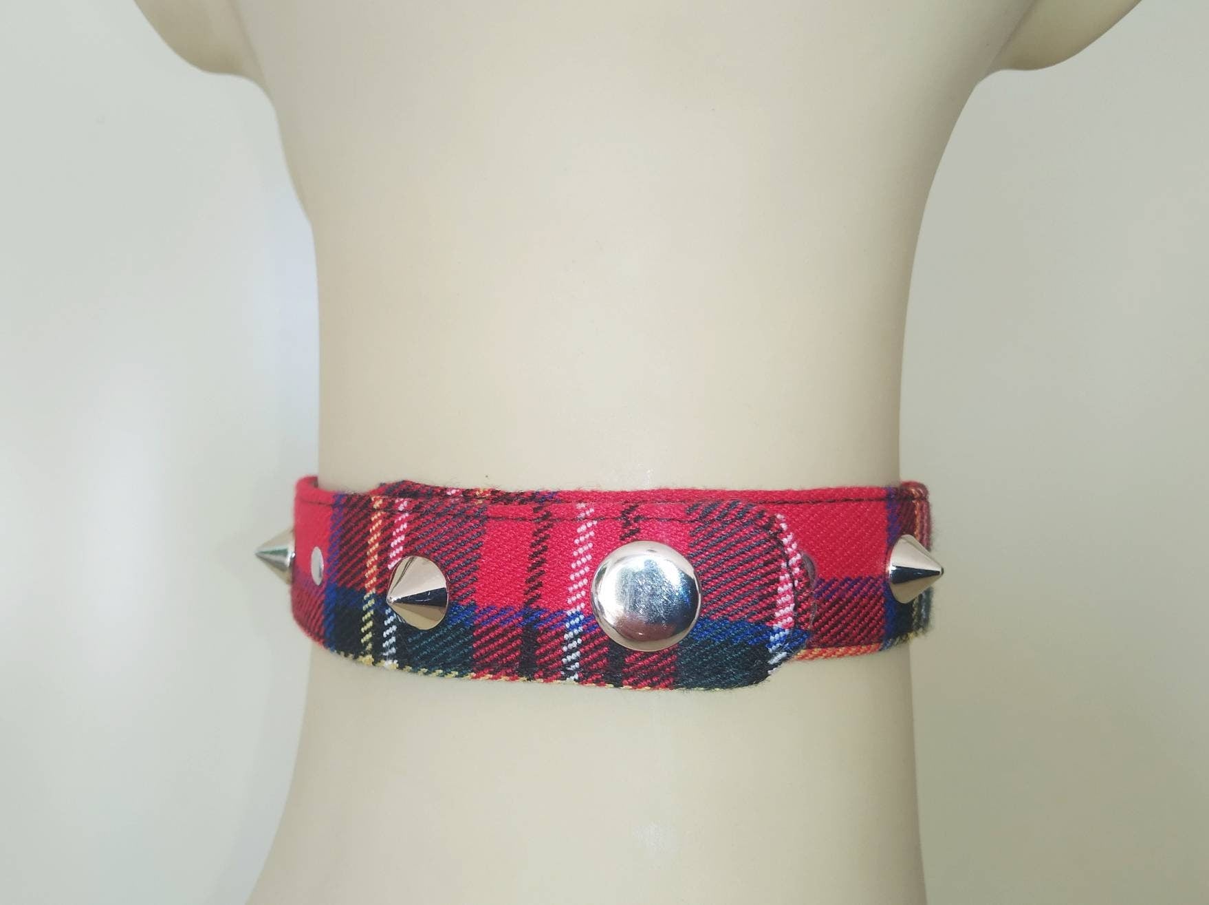 Red Tartan Choker, Handmade, Regulable, 2 Sizes, punk clothing, gothic wear, harajuku,emo, visual kei, punk choker, studs choker