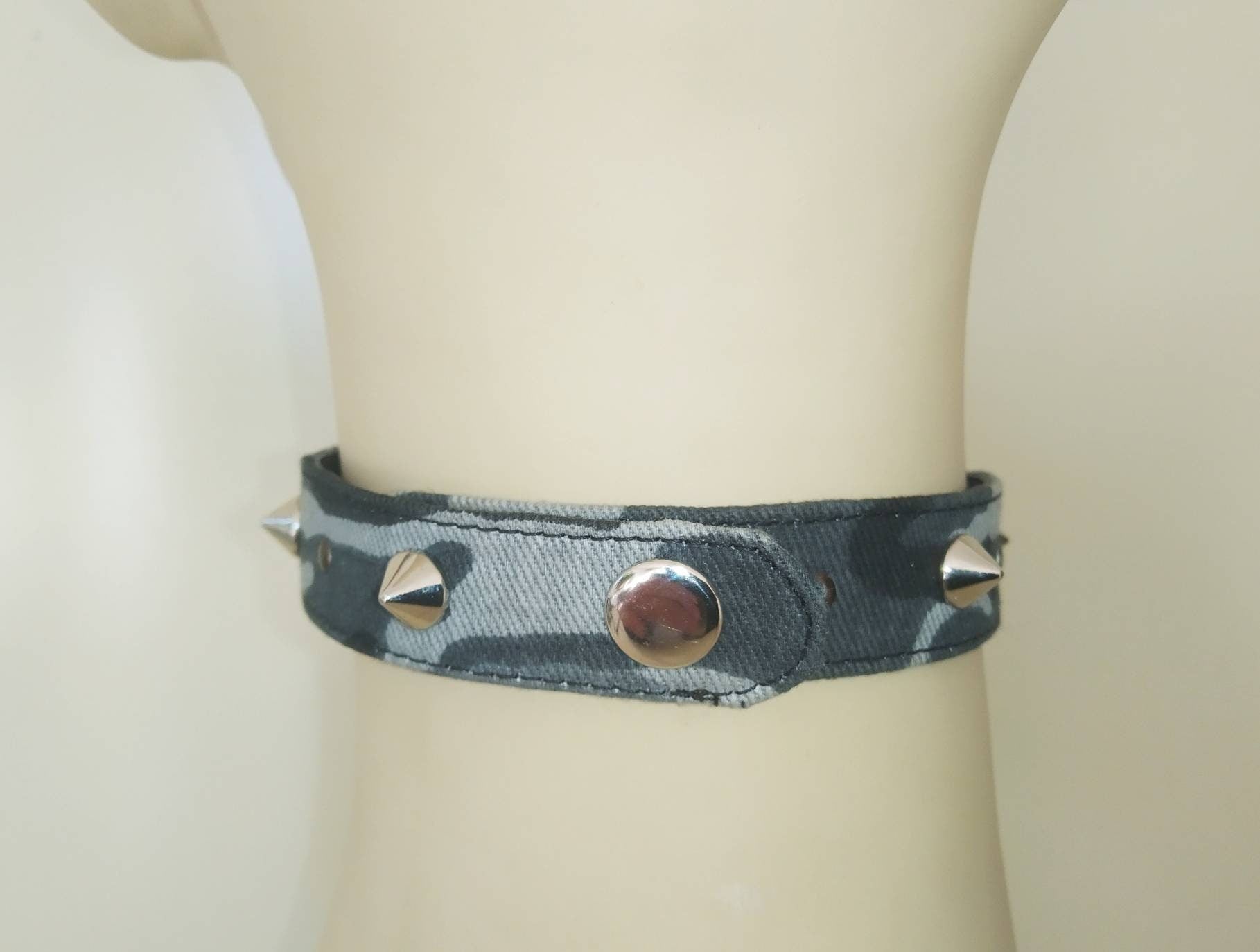 Grey Army Choker, Handmade, Regulable, 2 Sizes, punk clothing, gothic wear, harajuku,emo, visual kei, punk choker, studs choker