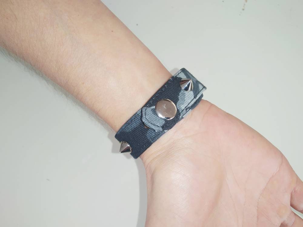 Grey Army Wristband, Handmade, Regulable, 2 Sizes, punk clothing, gothic wear, harajuku, emo, visual kei, punk wristband, kawaii wear,grunge