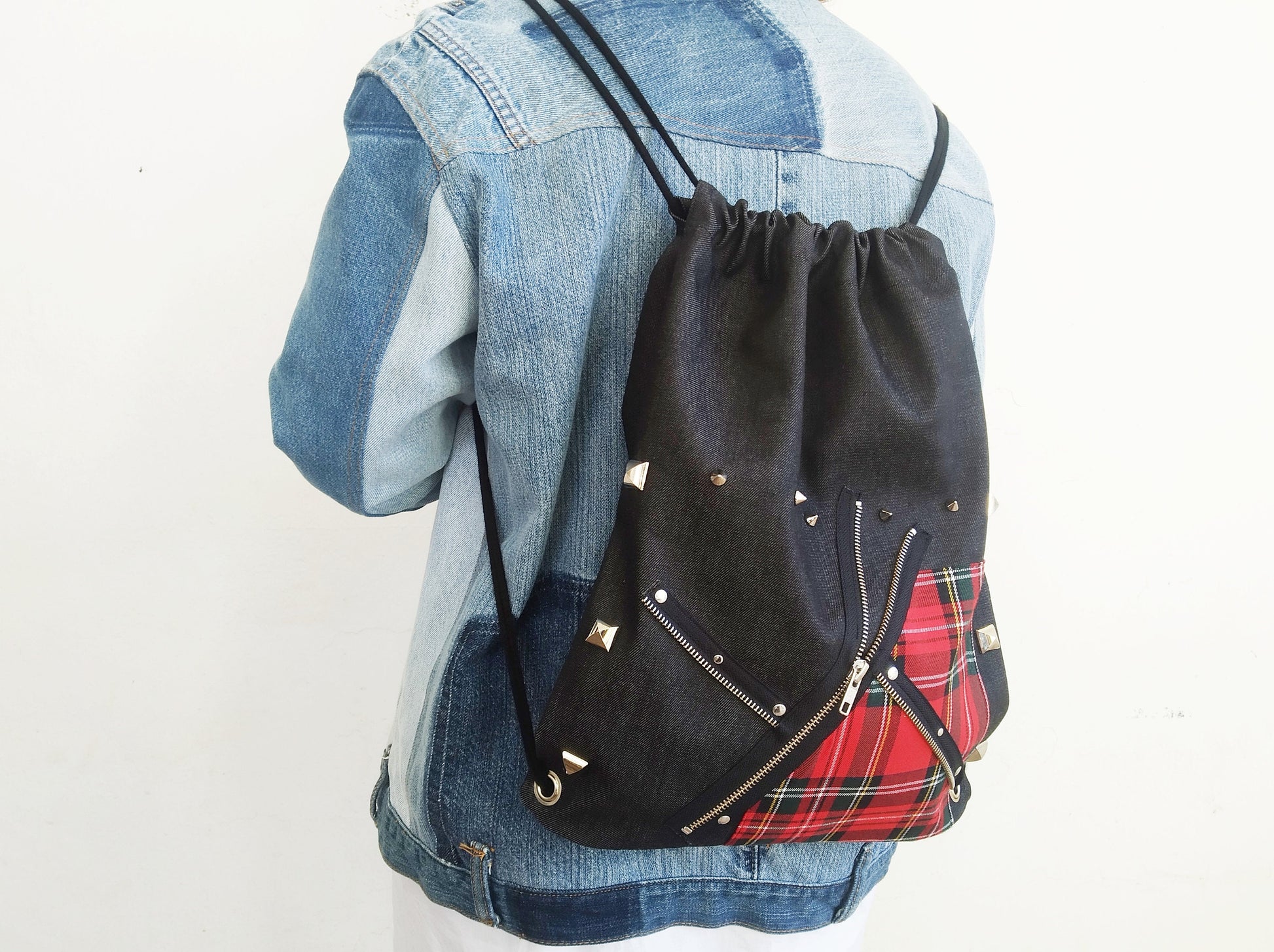 Mochila Punk'87, tela vaquera y tartan rojo, exclusivo, hecho a mano, cómodo y ligero, mochila gótica, bolso punk, emo, grunge, visual kei