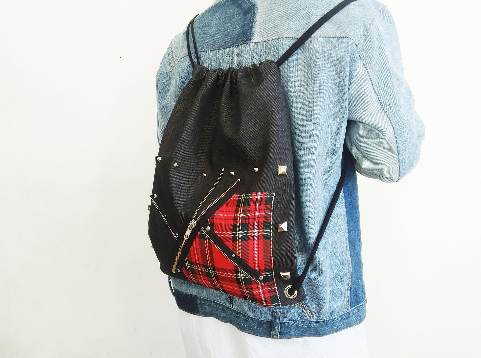 Mochila Punk'87, tela vaquera y tartan rojo, exclusivo, hecho a mano, cómodo y ligero, mochila gótica, bolso punk, emo, grunge, visual kei