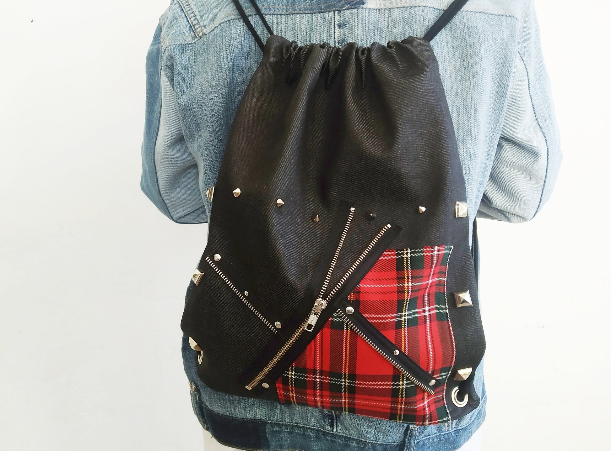 Mochila Punk'87, tela vaquera y tartan rojo, exclusivo, hecho a mano, cómodo y ligero, mochila gótica, bolso punk, emo, grunge, visual kei